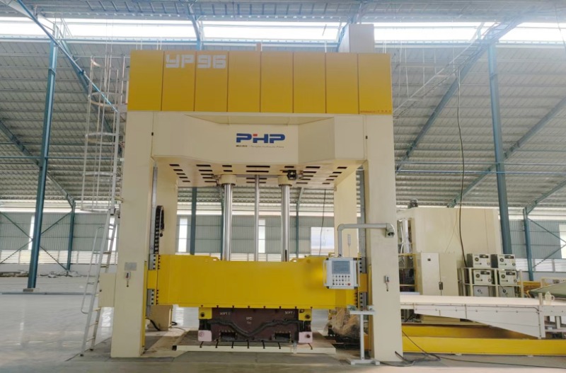 PHP servisni tim uspješno je završio instalaciju i puštanje u pogon preše za unutarnje dijelove od 150 tona u Indoneziji